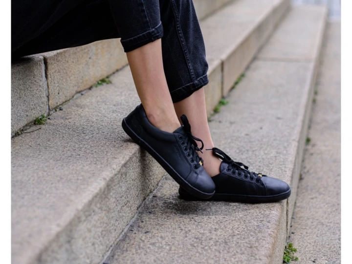 63-3_antal-barefoot-tenisky-amada-black-10.webp