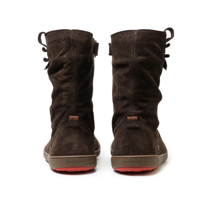 barfussschuh-stiefel-brown-rueckansicht-damen-blusun-blsn-400w_1.webp