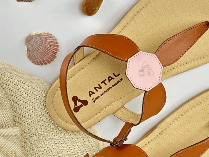 269-1_antal-marisol-barefoot-sandals-brown-detail.webp